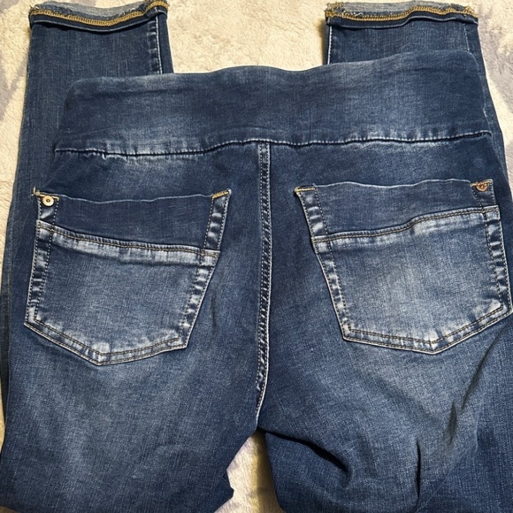 108.  Rock & Republic Blue Denim crop Jeggings